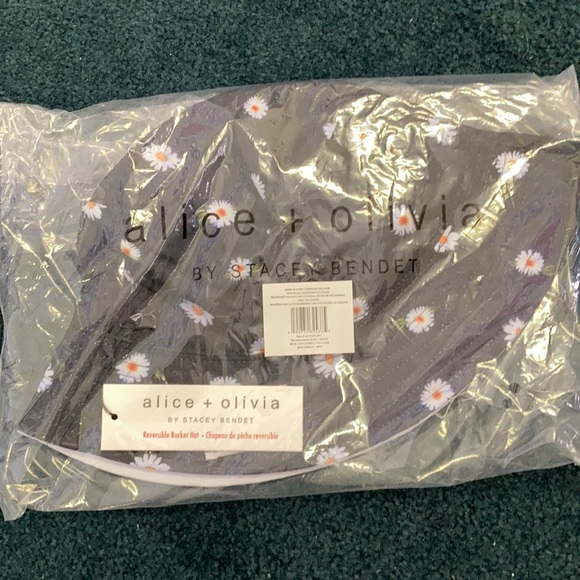 Alice and Olivia Reversible Bucket Hat Daisy - Picture 3 of 4